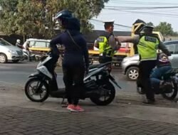 Kericuhan di Padang, Dua Polisi Satlantas Diserang Massa Usai Dituding Tendang Pengendara