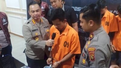 Pria Bersenjata Airsoft Gun Tertangkap CCTV saat Coba Rampok Kios Mini ATM 