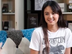 Cinta Sejati: Aurelie Moeremans Dilamar di Hawaii