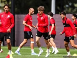 Nasib Berbeda di Oxford United: Marselino Ferdinan Bersinar, Ole Romeny Hanya Duduk di Bangku Cadangan