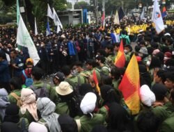 Aksi “Indonesia Gelap”: Mahasiswa Tolak Revisi UU TNI, Polri, dan Kejaksaan