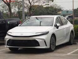 Toyota Camry 2025: Sedan Premium yang Siap Mengguncang Pasar