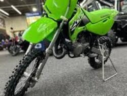 Kawasaki KX 65: Motor Off-Road yang Siap Menemani Petualangan Muda