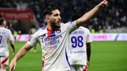 Rayan Cherki: Ketertarikan Manchester City dan Fokus pada Lyon
