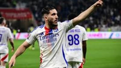 Rayan Cherki: Ketertarikan Manchester City dan Fokus pada Lyon