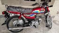 Honda CD70: Motor Ekonomis untuk Pekerja dengan Desain Klasik
