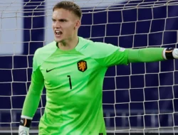 Bart Verbruggen Menolak Pindah ke Bayern demi Perkembangan di Brighton