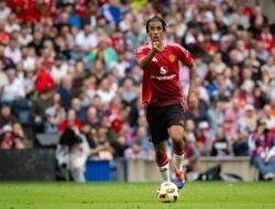 Lenny Yoro: Tak Ada Penyesalan Memilih Manchester United