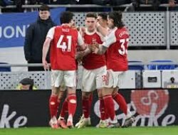 Arsenal Rebut Puncak Klasemen Usai Kalahkan City 2-1