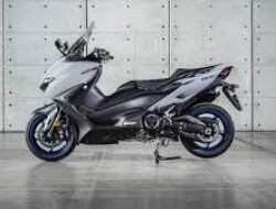 Yamaha TMAX DX: Skuter Mewah yang Menggoda di Pasaran