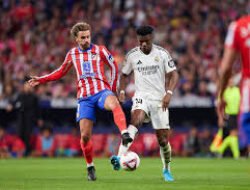 Batal Cabut: Griezmann Memilih Stay di Atletico, Julian Alvarez di Persimpangan Karier