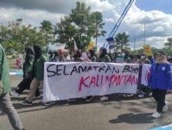 Unjuk Rasa di Samarinda Berakhir Tegang, Lemparan Botol Warnai Aksi di Kantor Gubernur