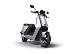 Yadea G5 Muncul di IIMS 2023, Skutik Listrik yang Menawarkan Cara Baru Menikmati Perjalanan Harian