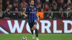 Di Tengah Godaan Transfer, Hakan Calhanoglu Pilih Bertahan dan Lanjutkan Cerita Bersama Inter