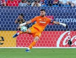 Bangkit dari Ejekan, Maarten Paes Tulis Cerita Baru Bersama Ajax