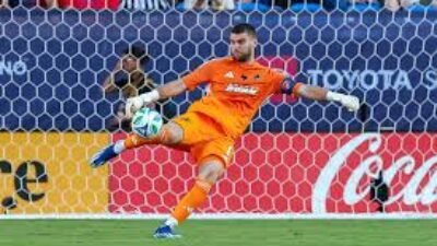 Bangkit dari Ejekan, Maarten Paes Tulis Cerita Baru Bersama Ajax